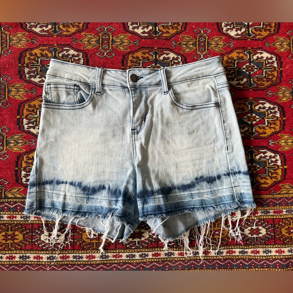 EUC Judy Blue OMBRE' Stretch Distressed High Rise Jean shorts